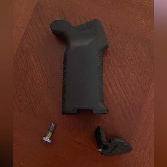 Magpul MOE K2+ Grip for AR15/M4 - Black - Picture 3 of 3
